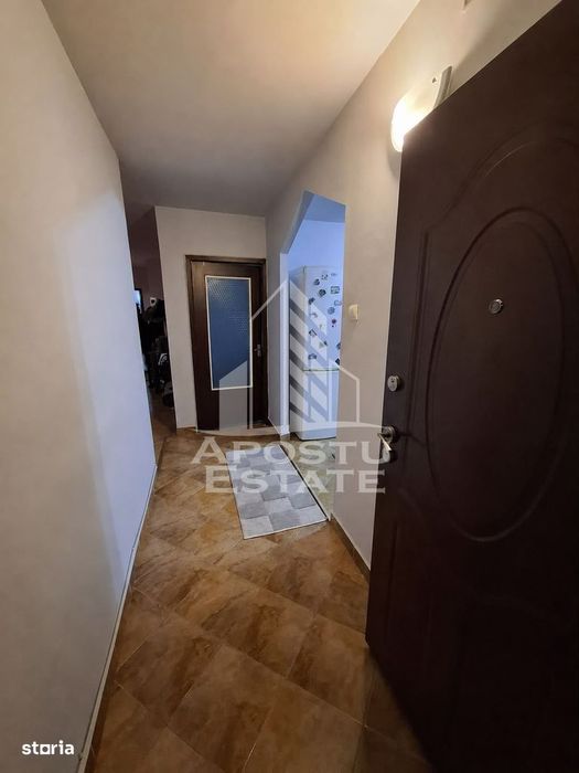 Apartament cu 4 camere de vanzare, etaj intermediar, Mircea cel bătrân