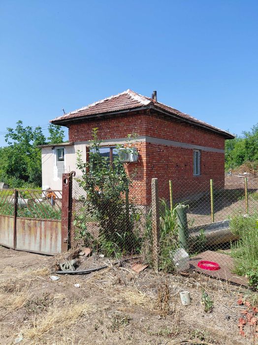 Къща в село Смирненски продава се