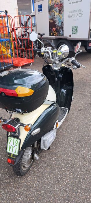 Scuter electric vespa