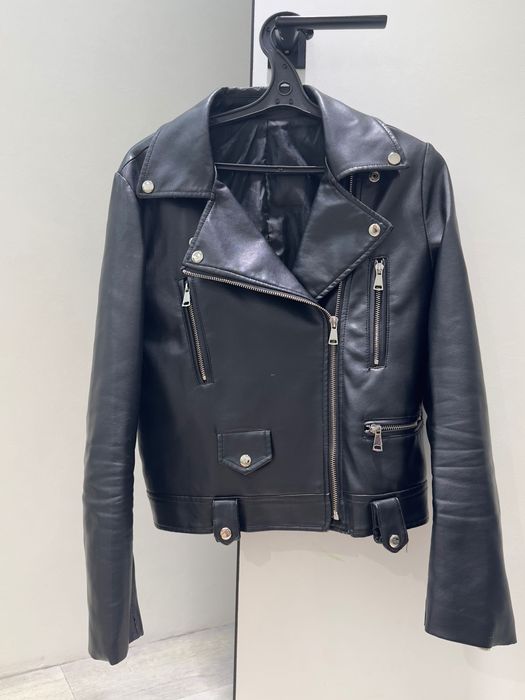 Кожаная куртка. Верхняя одежда.