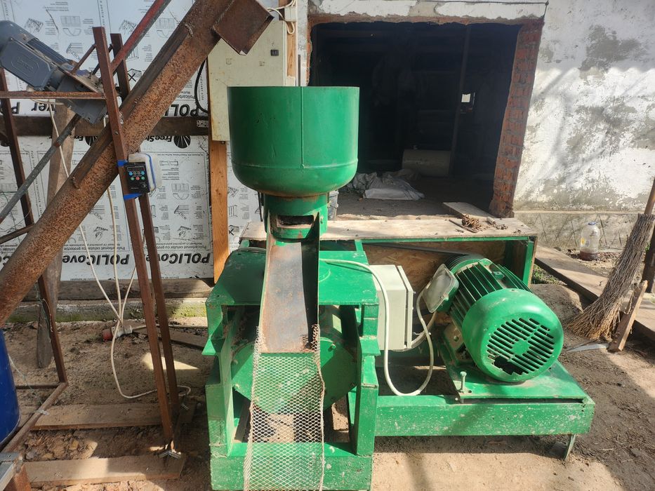 Se vinde linie de peleti