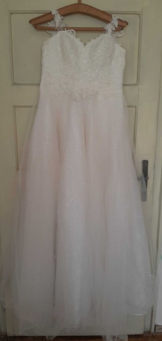 Булчинска рокля и воал