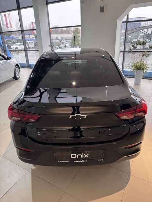Shevrolet  Onix в Рассрочку