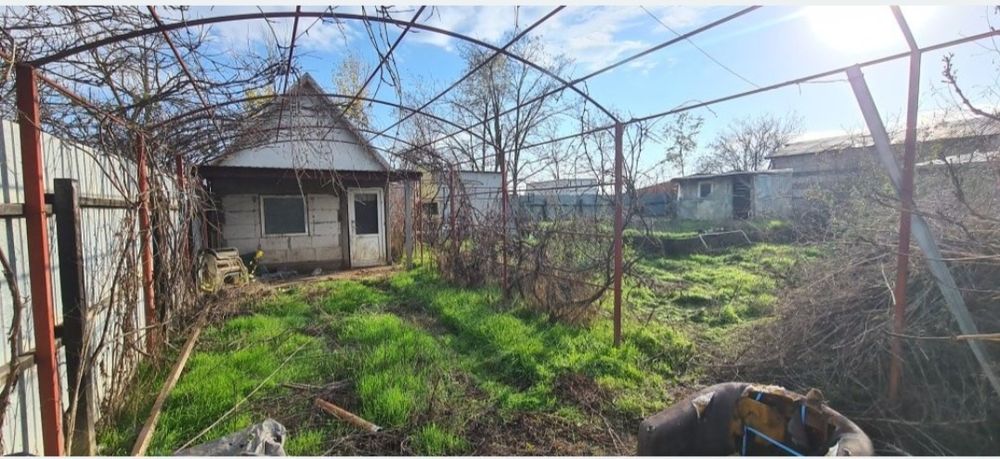 Teren 15 km de Bucuresti 2 constructii, fundatie 90mp, put apa, fosa..