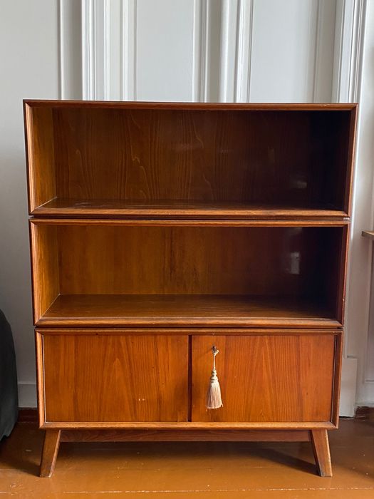 Румынский книжный стеллаж