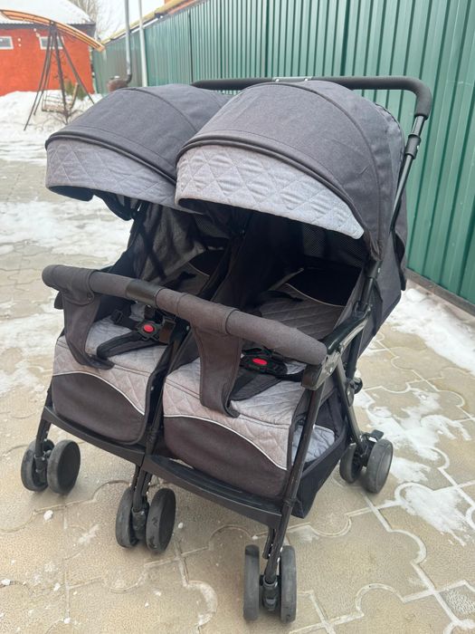 Продается двухместная коляска