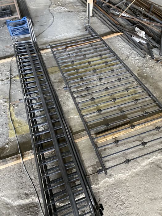 Изработка на метални конструкции - парапети, шахти, врати