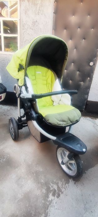 Детская коляска в отличном состоянии , ходунки почти новые