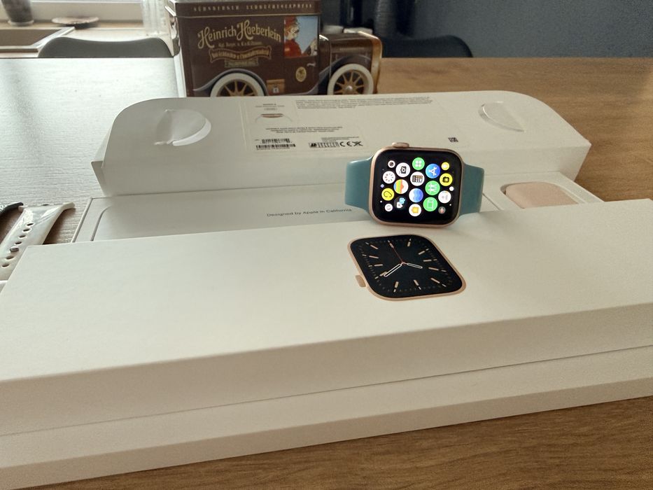 Apple watch  series 6, 40 mm, gold aluminium