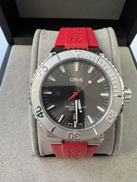 Часовник Oris Aquis 01 733 7730 4153-07 4 24 66EB Swiss Made