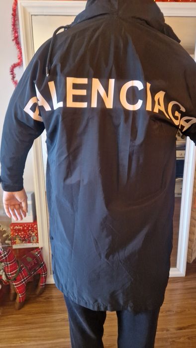 Яке BALENCIAGA.  L  размер