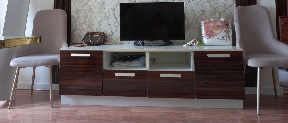 Подставка под телевизор с полочкой