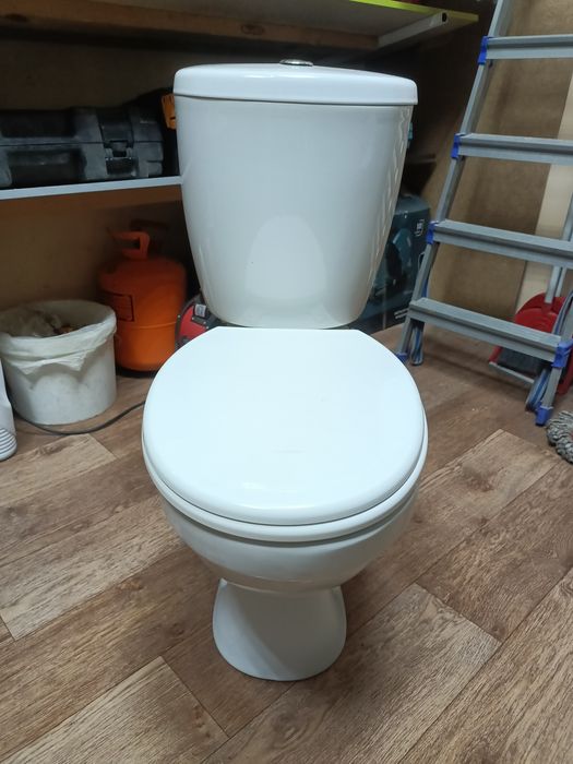 Унитаз Россия с бачком