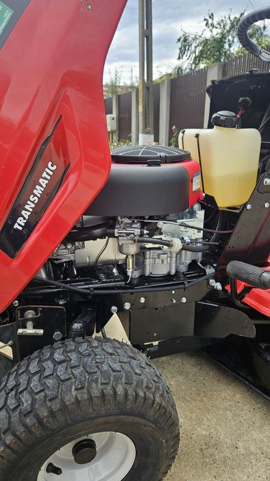 Tractoras de tuns iarba gazon MTD