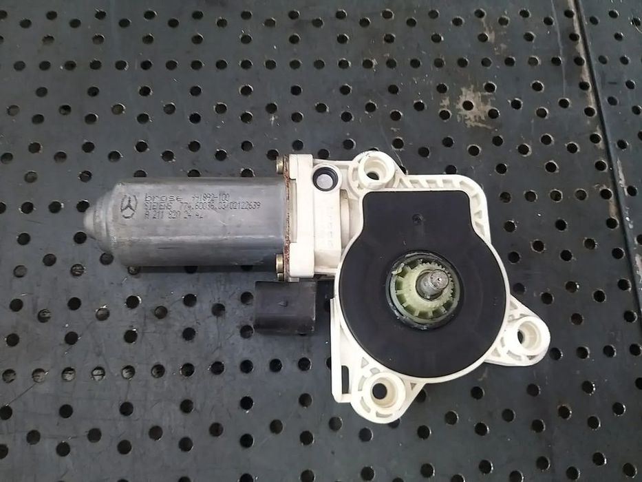 Motoras macara dreapta spate mercedes e class w211 a2118202442 991892100 77460036