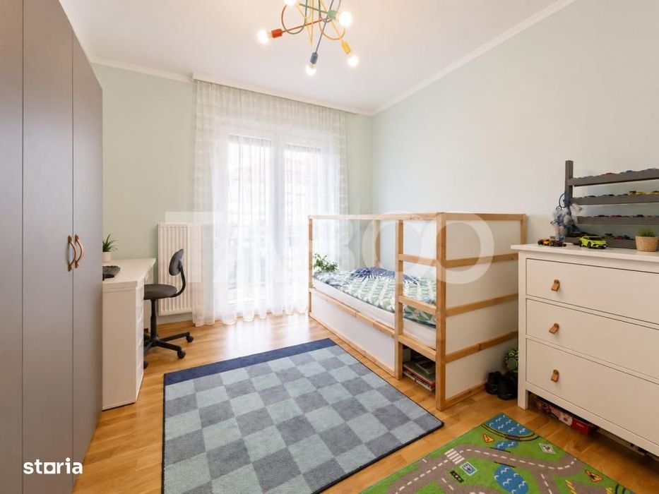 Apartament de vanzare 4 camere balcon boxa lift bloc nou zona Centrala