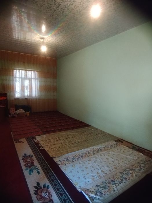 Uy sotiladi yashash sharoiti bor