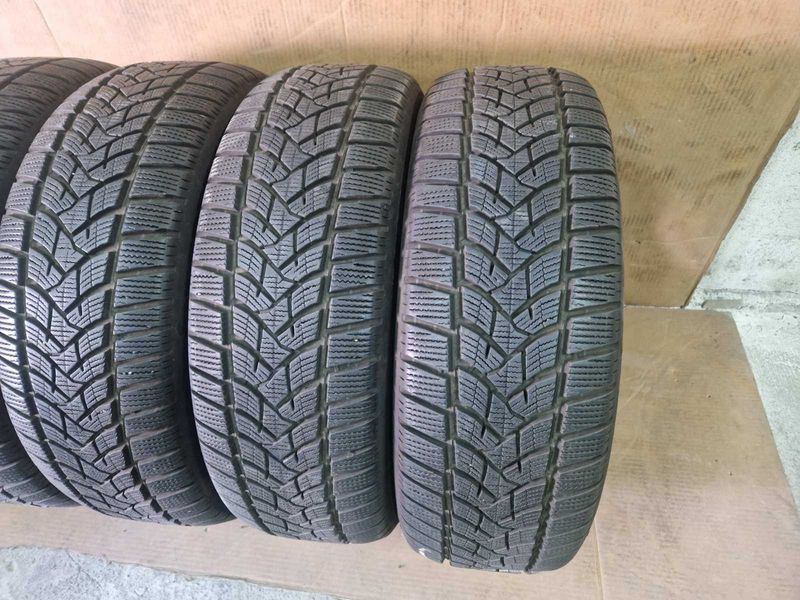 4 Dunlop R17 215/60
зимни гуми 
DOT4020