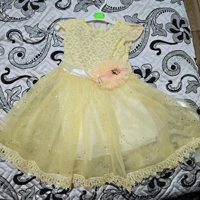 Продам новые платья для девочек