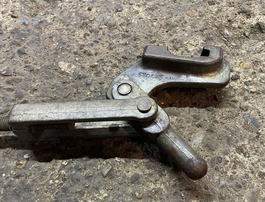 clema, brida, fixare roti duble STOCKS suporti , clamps dual wheels