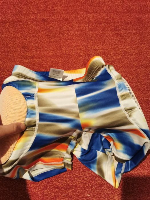 Pantaloni short protecție burton D3O
Mărimea S femei
Stare foarte bună