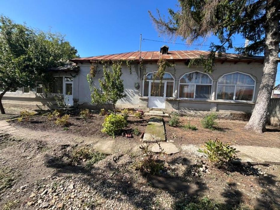 Casa de vanzare + Teren 3712mp