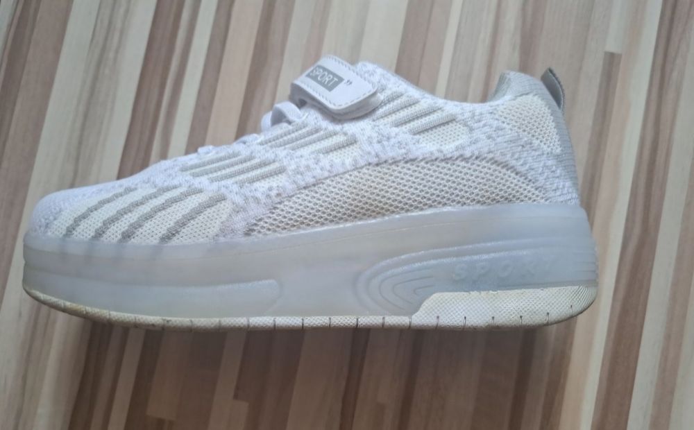 Светещи маратонки с колелца