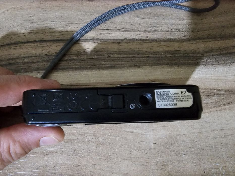 Olympus D-735 – Черен + оригинална батерия + SD карта Kingston