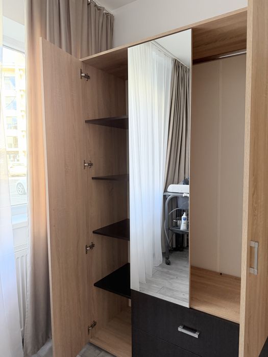 Doua dulapuri de vanzare