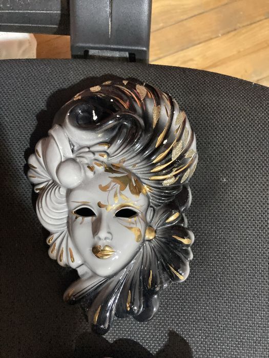 2 броя венециански маски