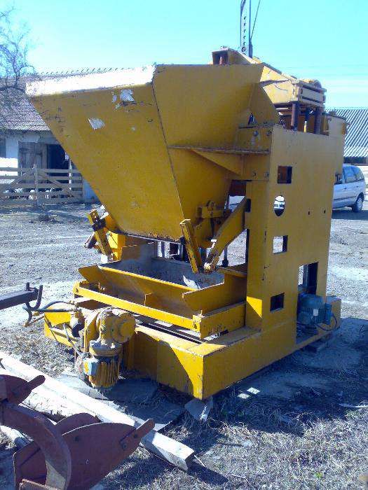 Utilaj vibropresa sau/si matrite orice prefabricate