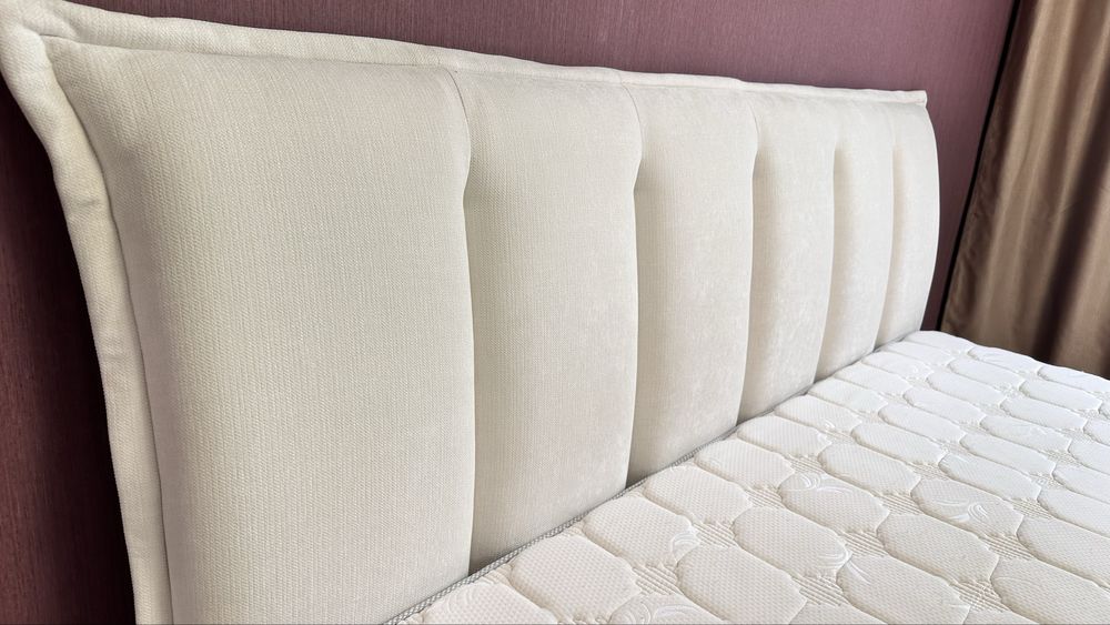 Продам двуспальную кровать