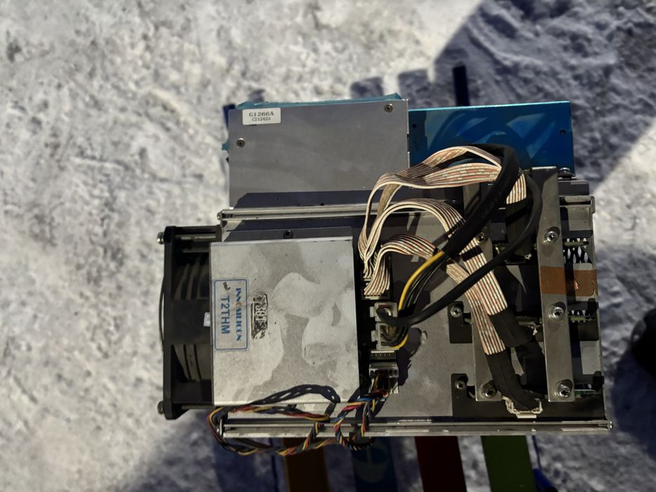 Innosilicon T2THM 30T Bitcoin ASIC Miner.