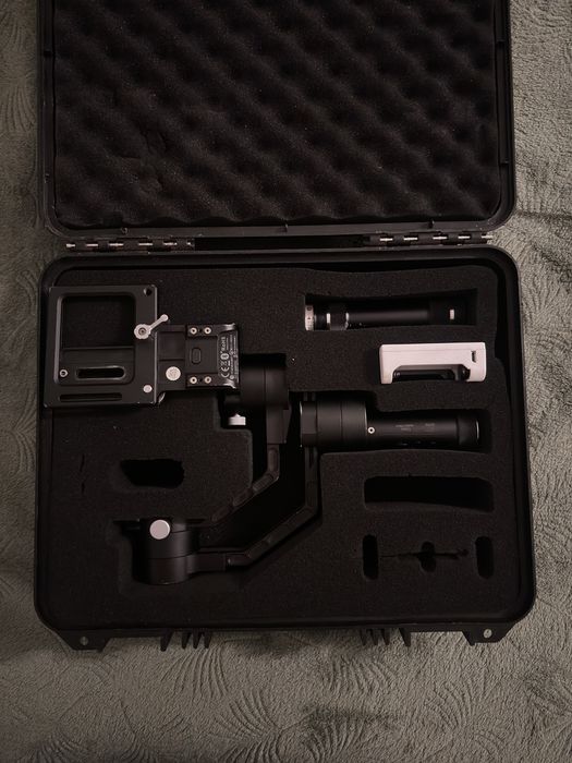 Vând stabilizator zhiyun crane 2 utilizat