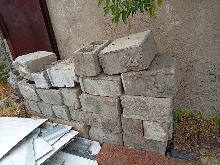 Красный кирпич, сплитерный блок. Б. У.