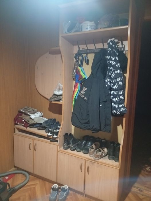 Прихожка есіктің алдына