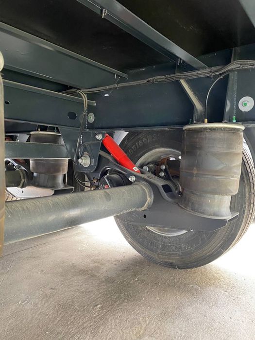 Полуприцеп шторный бортовой UzAutoTrailer 92 куб.м в Акции 456,960,000