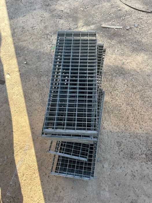 Trepte zincate galvanizate