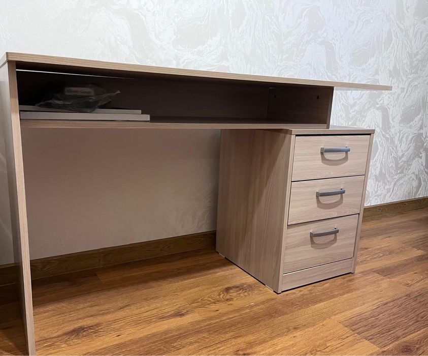 рабочий стол, компьютерный стол