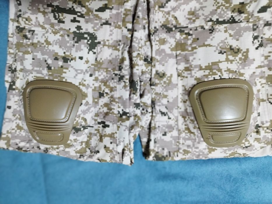 Pantaloni tactici camuflaj desert digital noi