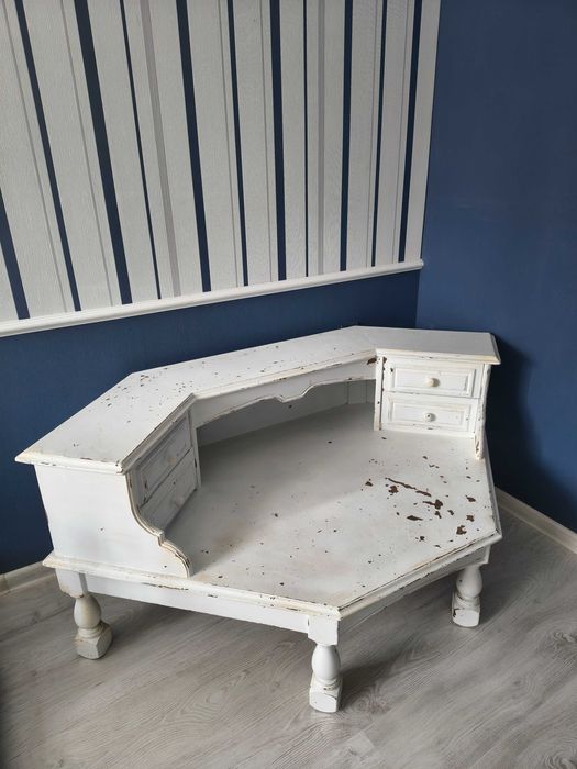 Ретро маса с уникален дизайн