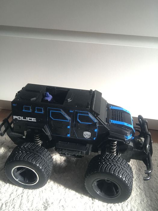 Mașina cu telecomanda pentru copii