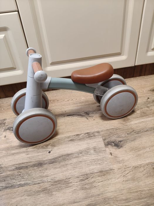 Prima mea bicicleta 2 ani