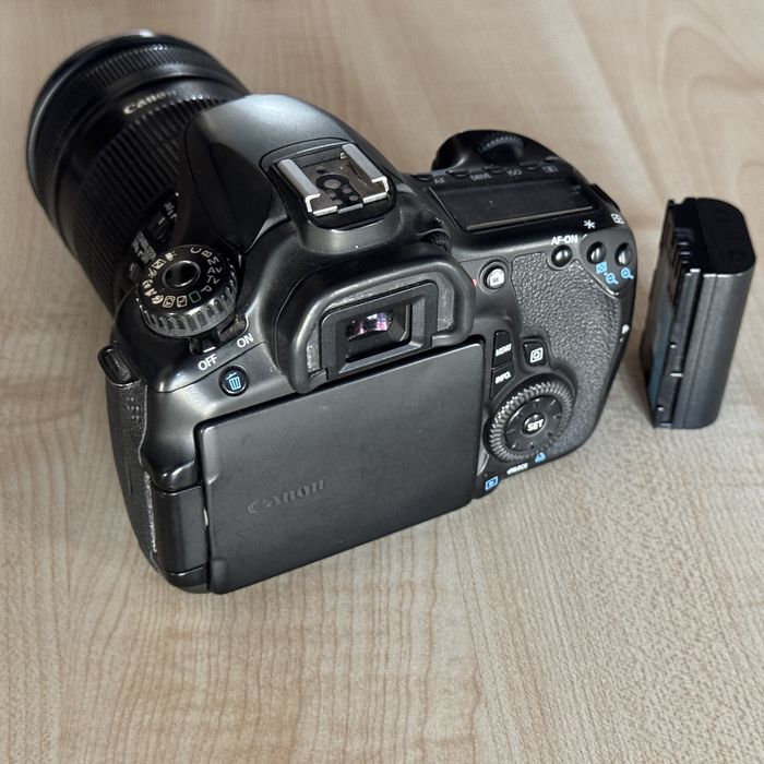 Фотоапарт Canon EOS 60D + обектив + аксесоари