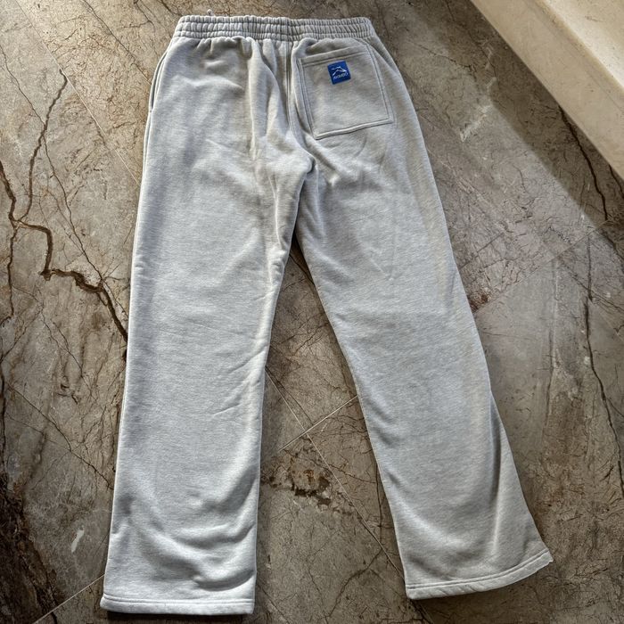 Продавам дънките/джогърите от снимките