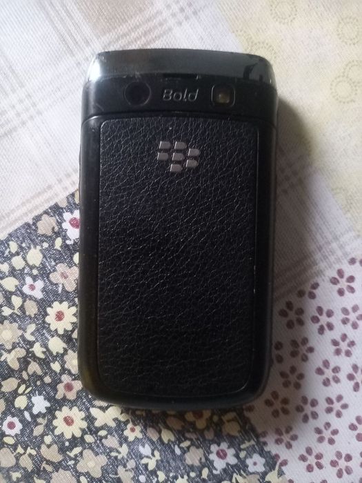 Телефон кнопочный blackberry 9700