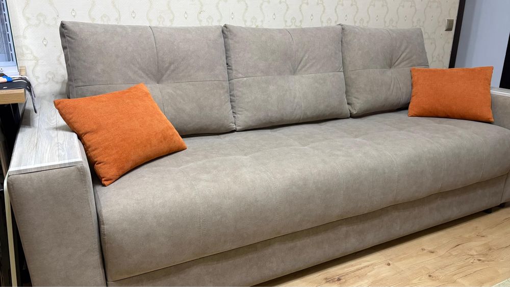 Продам диван почти новый