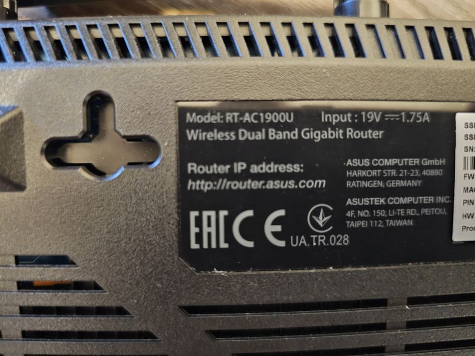 Router Asus AC1900U, TP-LINK WR740N