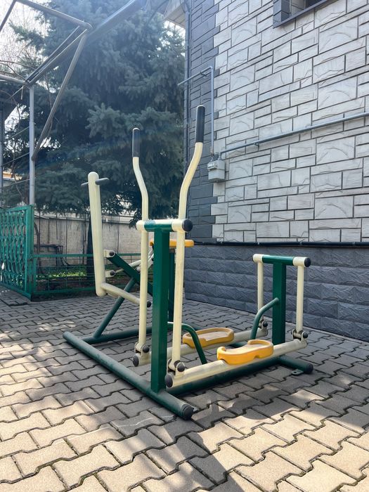 Уличный тренажер