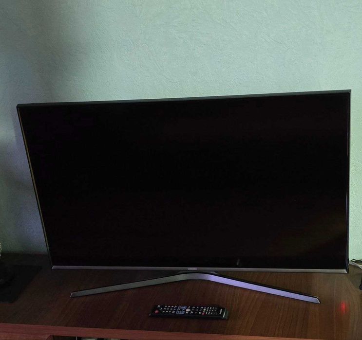 Продам телевизор Samsung 5500 SMART TV 43"